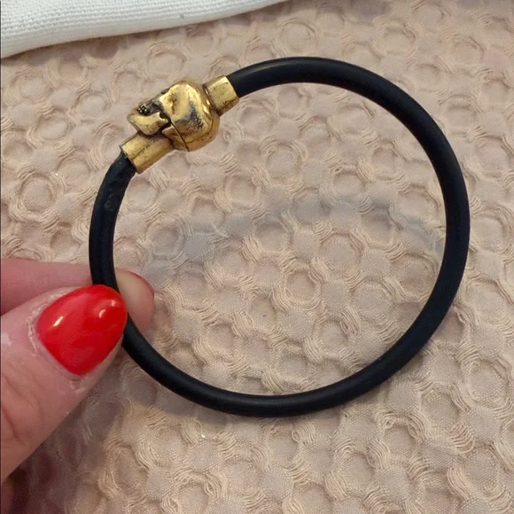 Alexander McQueen Gold Skull Charm Cord Bracelet display picture 3